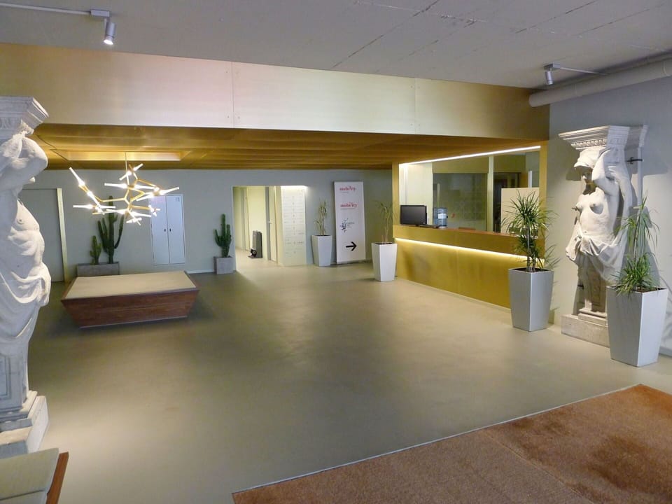 Ceiling, Floor, Interior Design, Property, Room, Building, Lobby, Flooring, Architecture, House