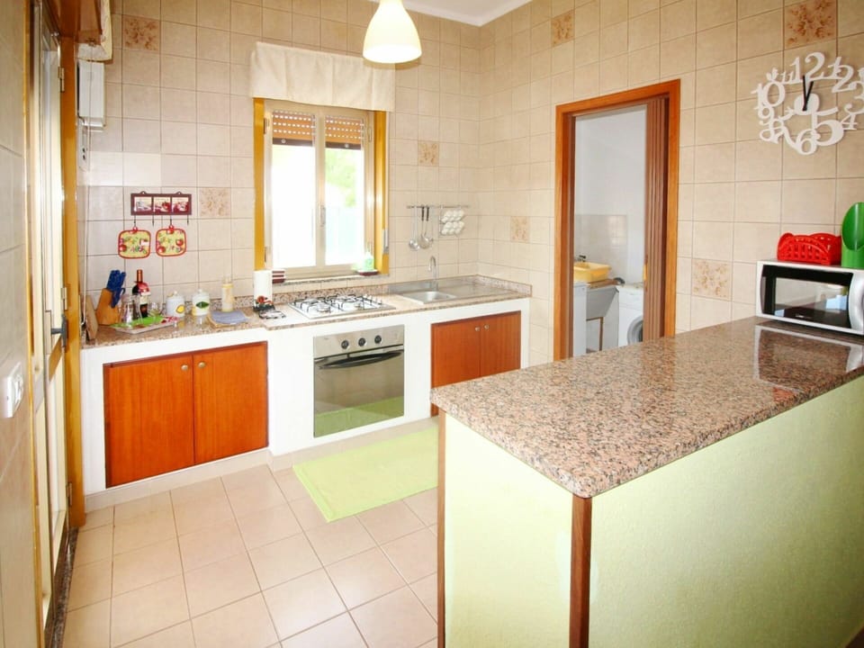 Countertop, Cabinetry, Kitchen Sink, Furniture, Sink, Property, Tap, Kitchen, Home Appliance, Kitchen Appliance