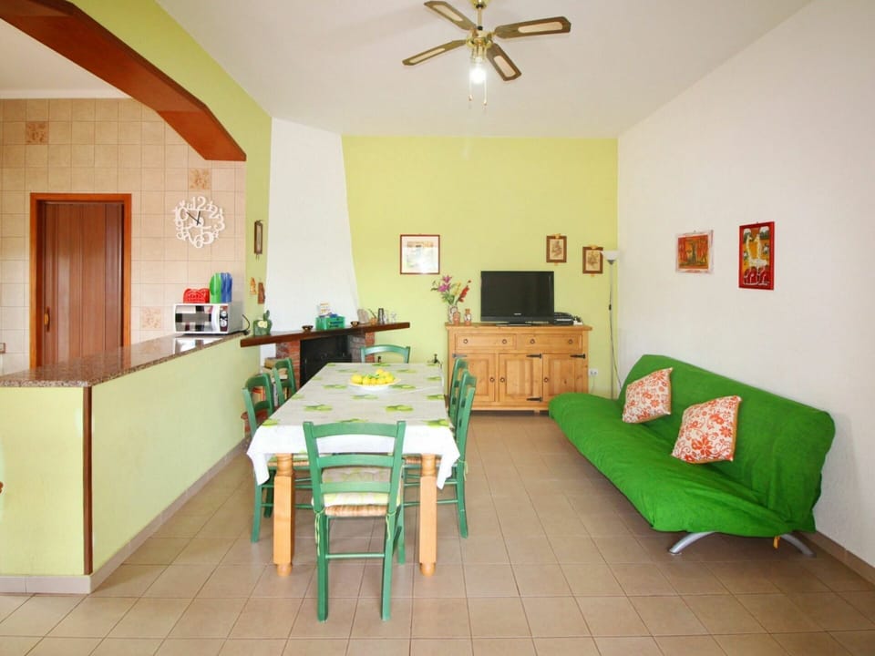 Table, Furniture, Property, Ceiling Fan, Picture Frame, Cabinetry, Chair, Green, Houseplant, Wood