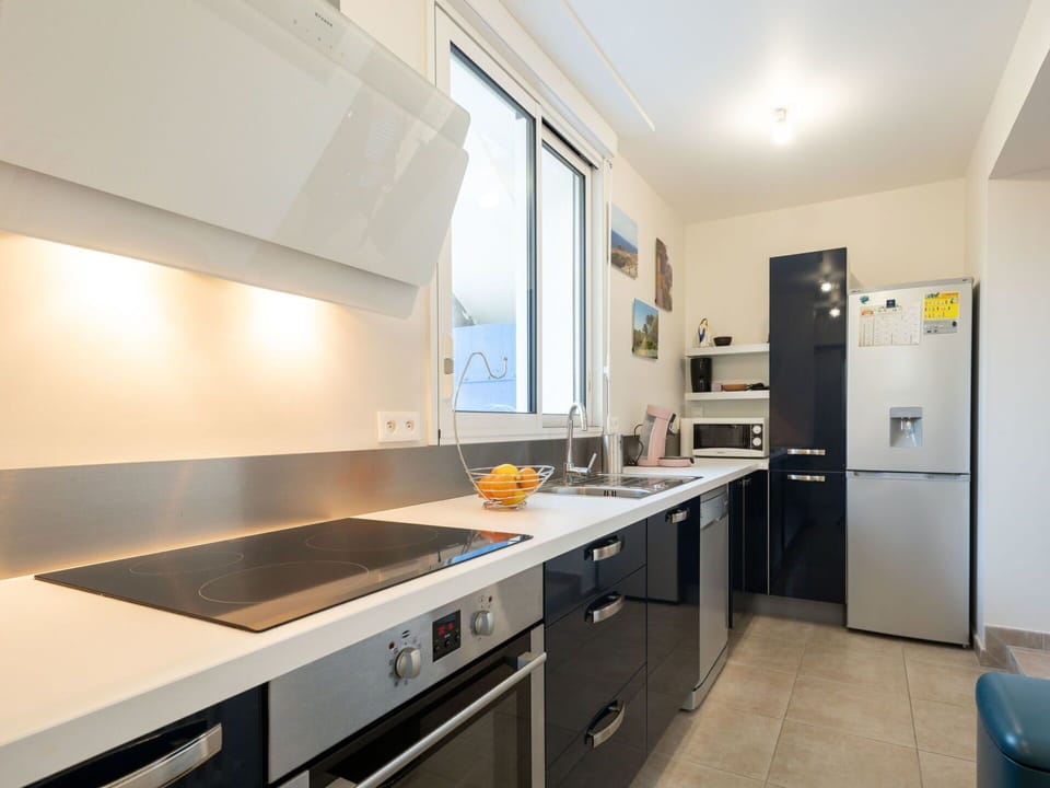 Property, Room, Countertop, Kitchen, Cabinetry, Furniture, Building, Yellow, Interior Design, Real Estate