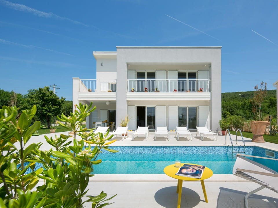 Property, Building, House, Architecture, Real Estate, Villa, Swimming Pool, Home, Apartment, Room