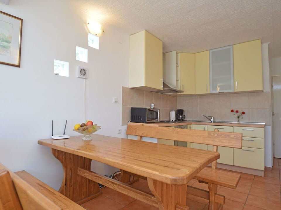 Property, Room, Furniture, Kitchen, Interior Design, Building, Cabinetry, House, Countertop, Floor