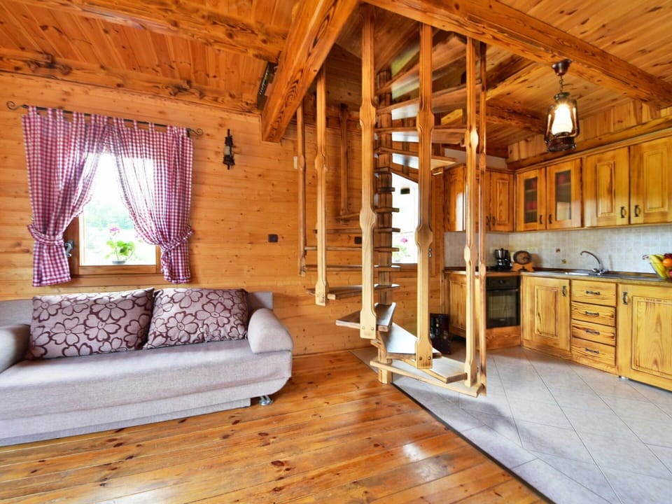 Room, Property, Building, Beam, Interior Design, House, Furniture, Log Cabin, Ceiling, Wood