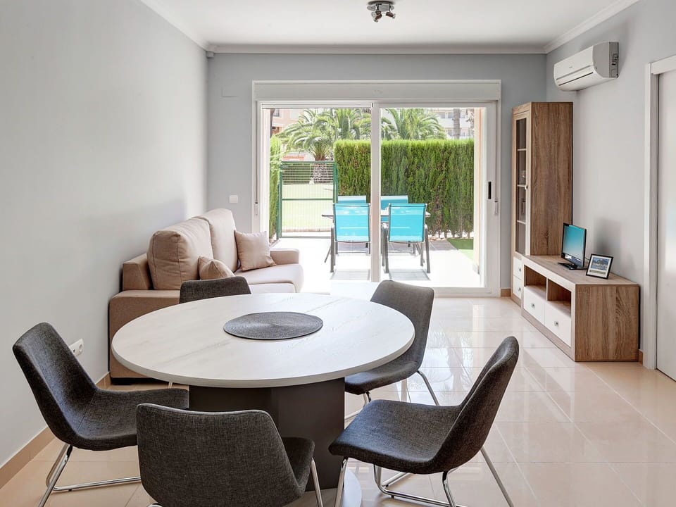 Room, Furniture, Property, Interior Design, Dining Room, Table, Building, House, Living Room, Chair