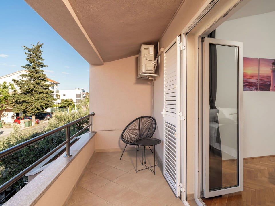 Apartment, Balcony, Ceiling, Condominium, Wood Stain, Shade, Daylighting, Outdoor Furniture, Penthouse Apartment