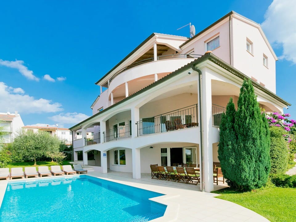 Property, Building, House, Real Estate, Home, Villa, Residential Area, Estate, Architecture, Swimming Pool
