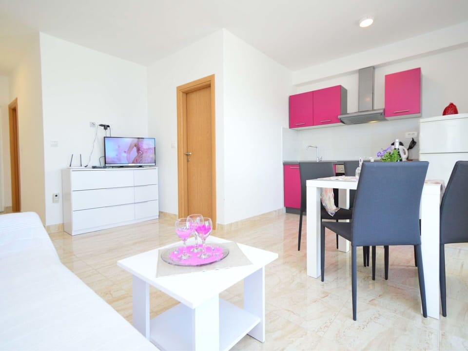 Table, Furniture, Property, Interior Design, Architecture, Chair, Wood, Flooring, Cabinetry, Floor