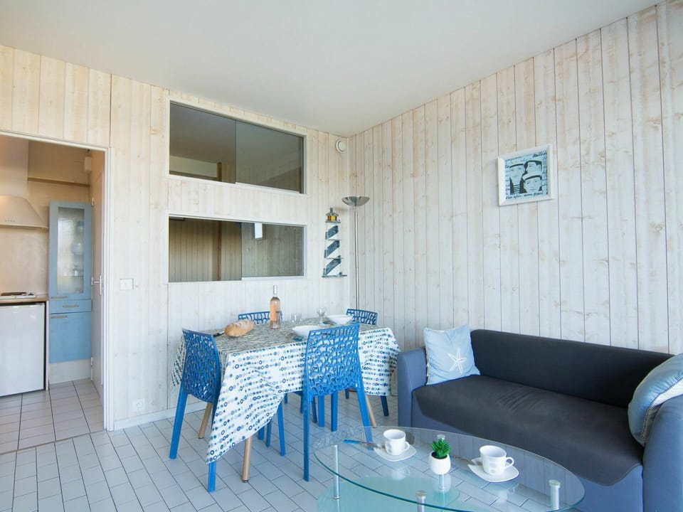 Table, Furniture, Property, Couch, Cabinetry, Azure, Studio Couch, Flooring, House, Interior Design