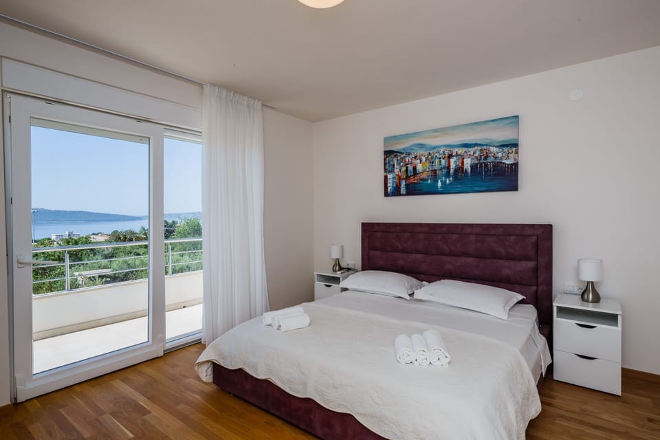 Bedroom with sea view