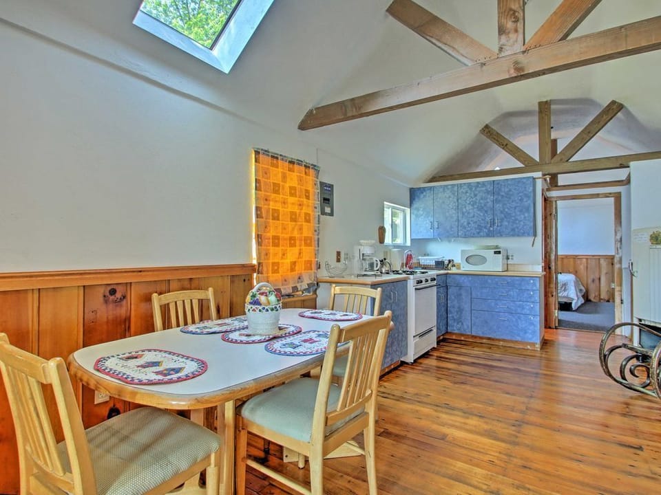 Interior Space | Free WiFi | Central Heating | Single-Story Cabin