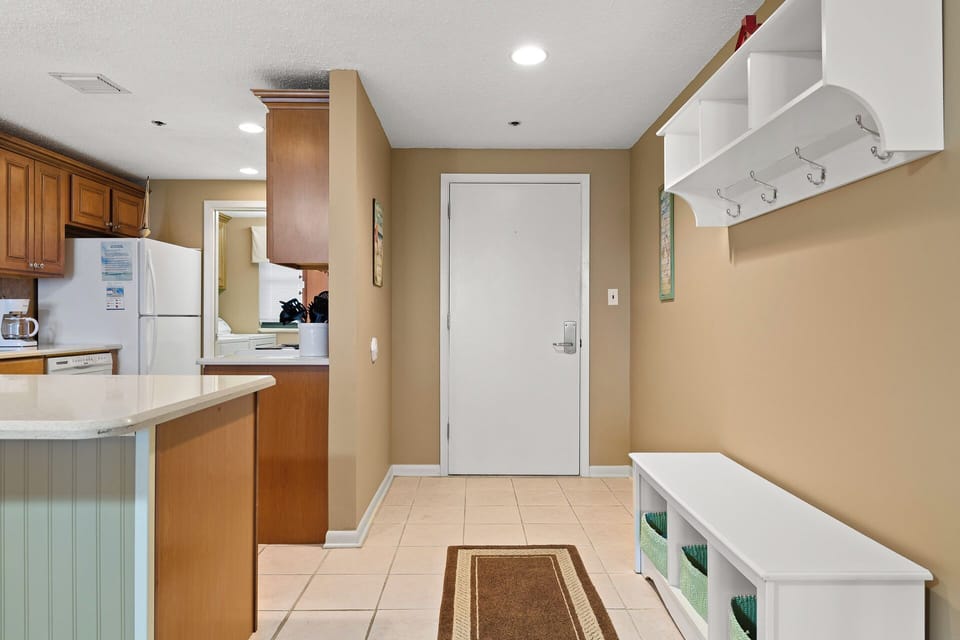Entryway/Kitchen