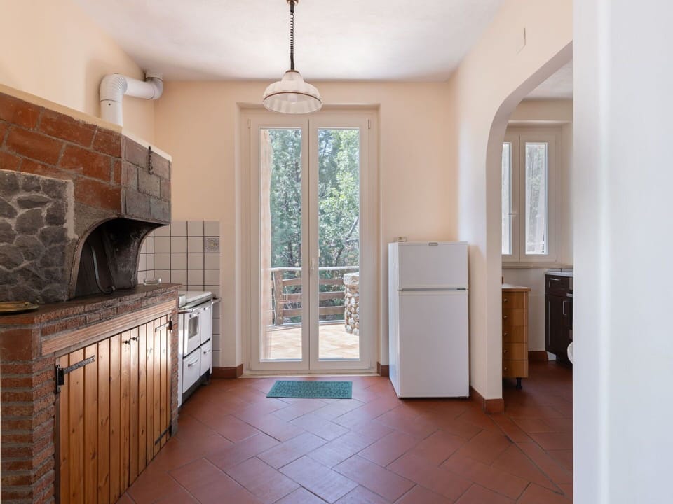 Cabinetry, Property, Furniture, Window, Wood, Lighting, Building, Interior Design, Countertop