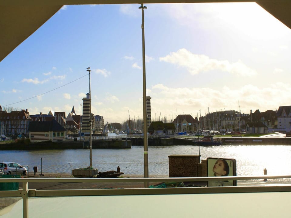Sky, Cloud, Water, Window, Boat, Shade, Building, Lake, Horizon, City