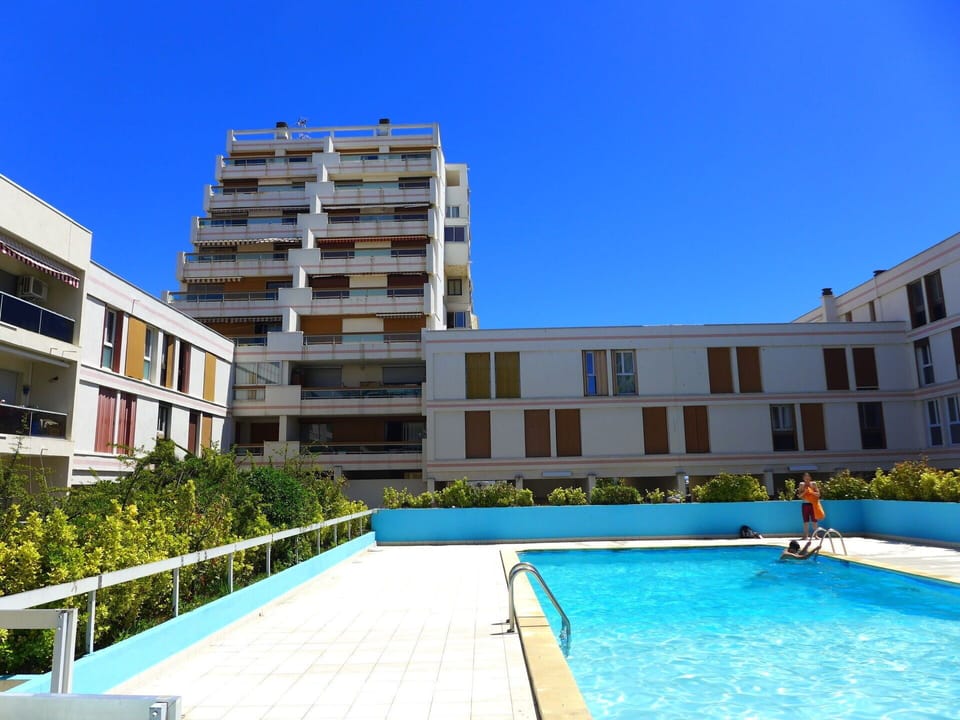 Sky, Water, Building, Daytime, Plant, Window, Swimming Pool, Blue, Azure, Body Of Water