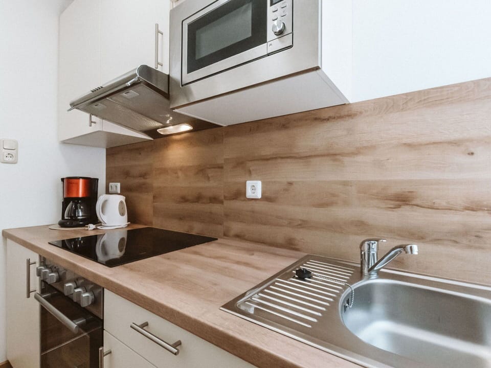 Kitchen Sink, Cabinetry, Countertop, Tap, Building, Property, Sink, Plumbing Fixture, Wood, Kitchen