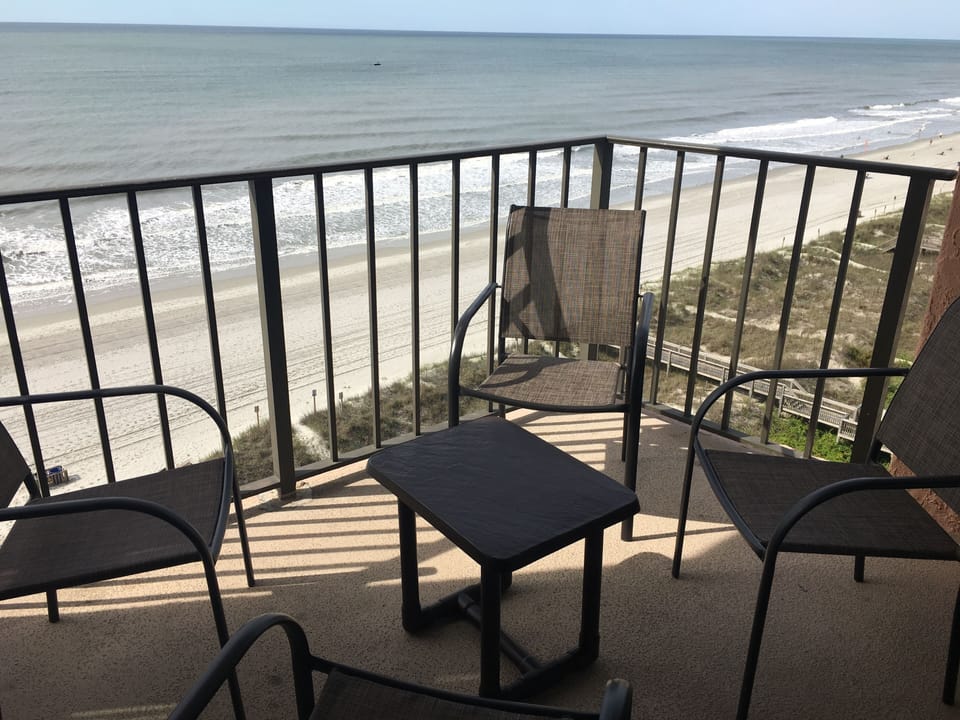 Relax on the balcony and listen to the waves.