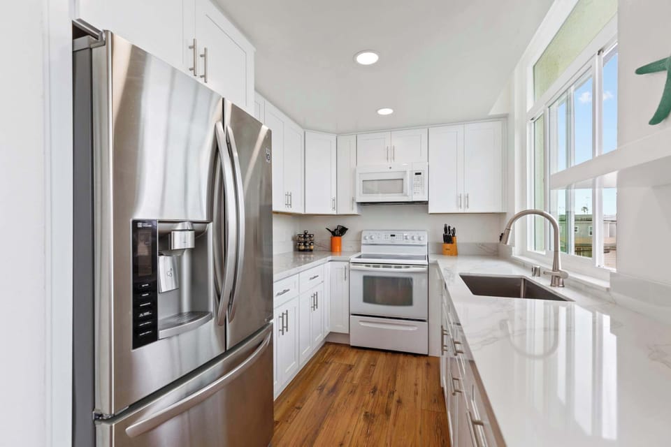 Bayfront North Kitchen with waterviews!