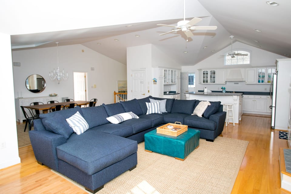 Spacious living area annd kitchen