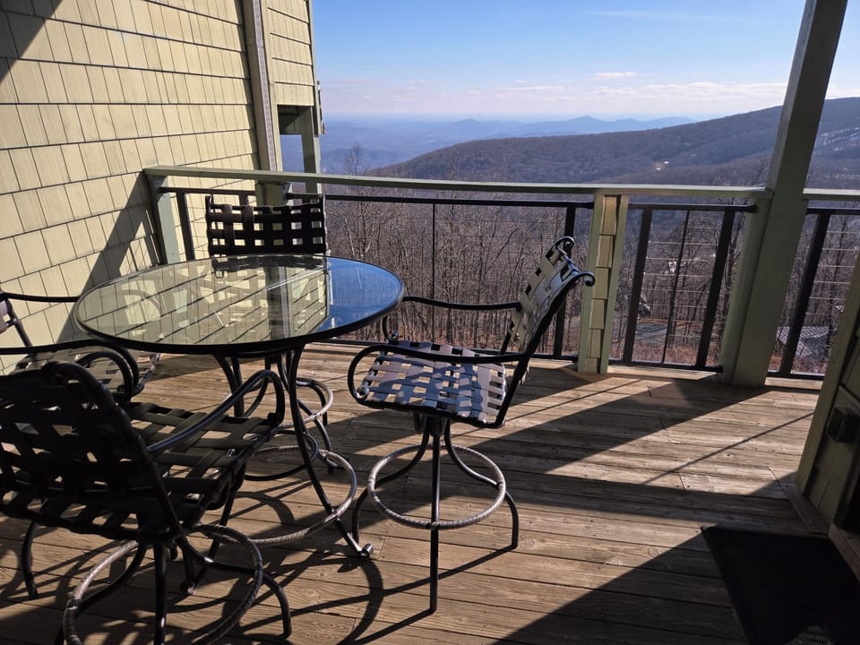 Enjoy your coffee in the morning or cocktail in the evening with this view