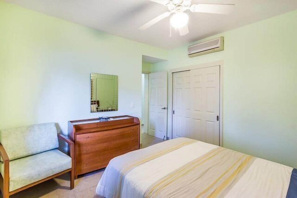 There are fans and a/c in each bedroom