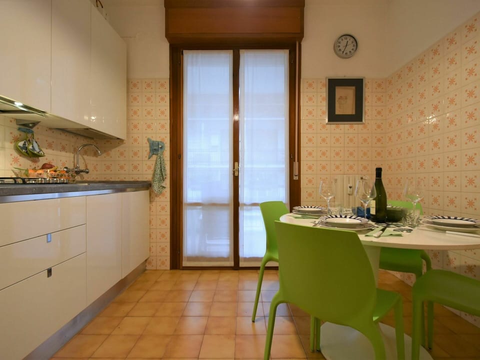 Furniture, Table, Cabinetry, Property, Countertop, Sink, Wood, Tap, Interior Design, Building