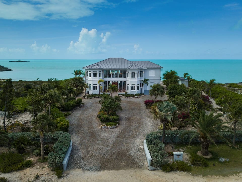 Amazing turtle tail property with no neighbors in sight!
