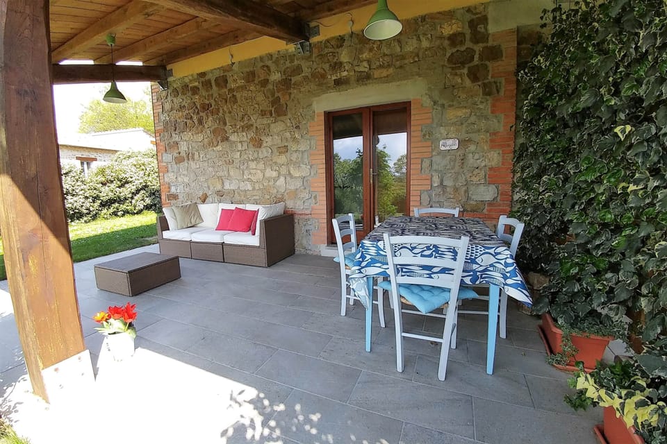Albegna, the portico