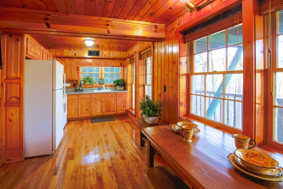 Open flowing design connecting the dining area and the full size kitchen.
