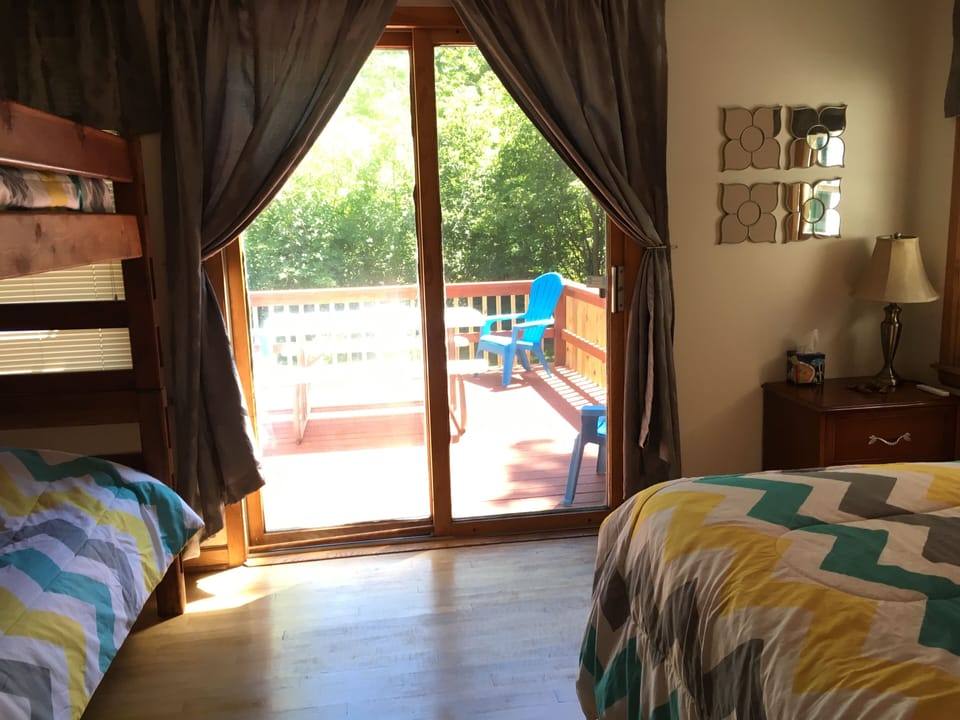 Bedroom 2: 1 queen bed, 1 twin bunk bed
Closet, access to deck!