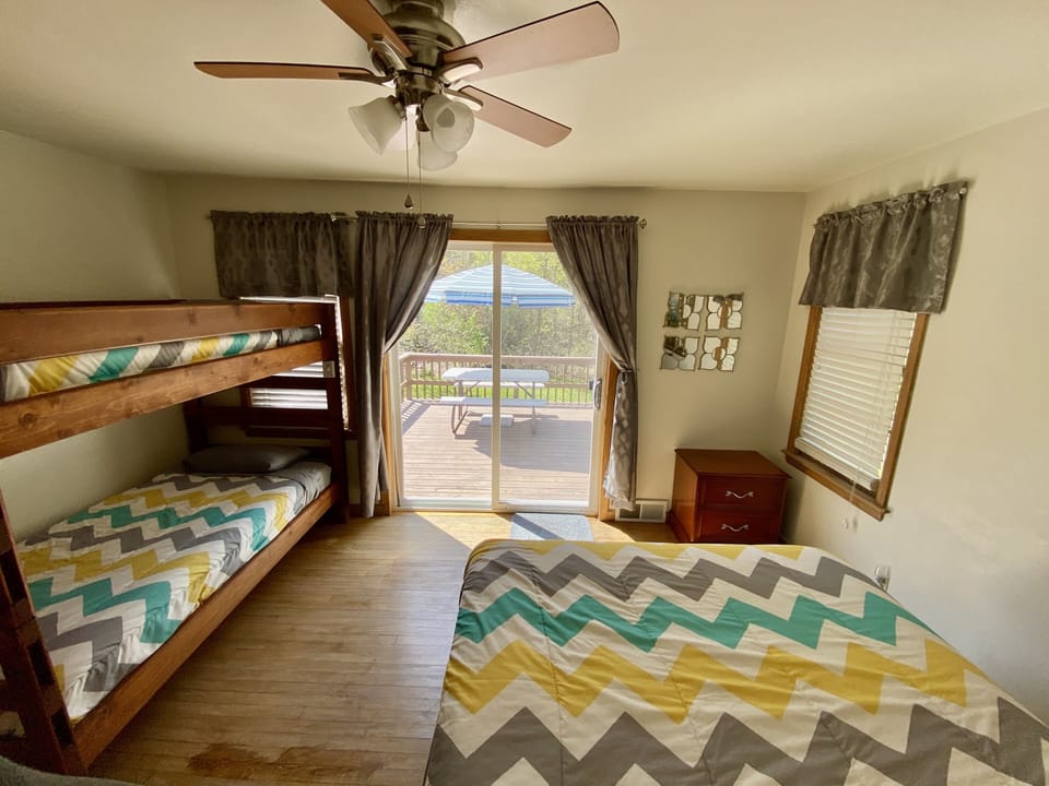 Bedroom 2: 1 queen bed, 1 twin bunk bed
Closet, access to deck