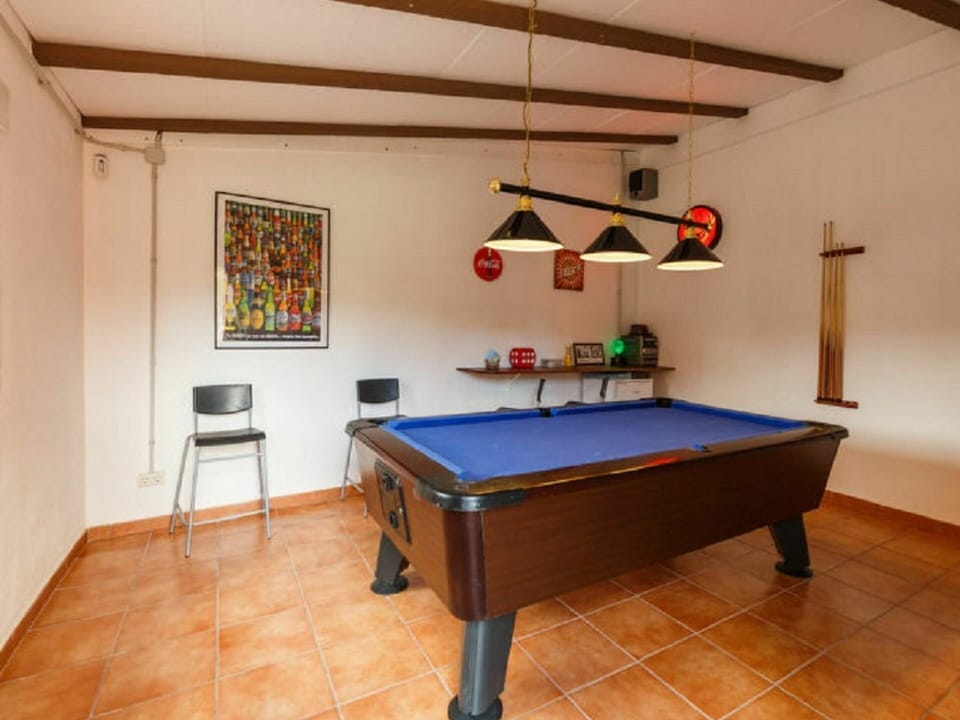 Property, Furniture, Sports Equipment, Table, Pool, Wood, Recreation Room, Interior Design, Billiard Table, Floor