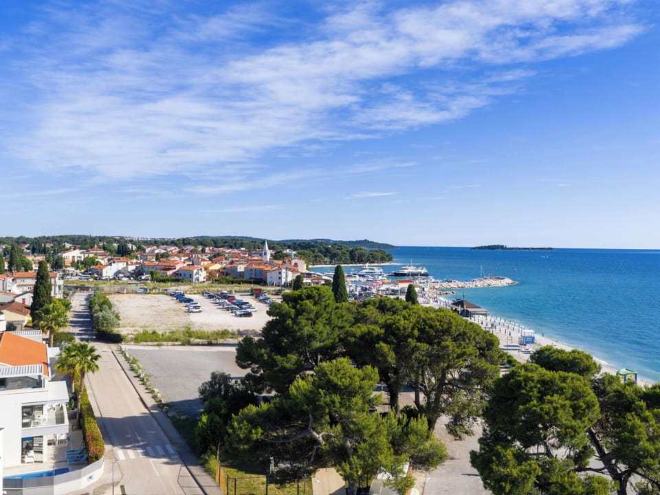 Body Of Water, Coast, Coastal And Oceanic Landforms, Sea, Beach, Ocean, Shore, Bay, Resort Town, Tropics
