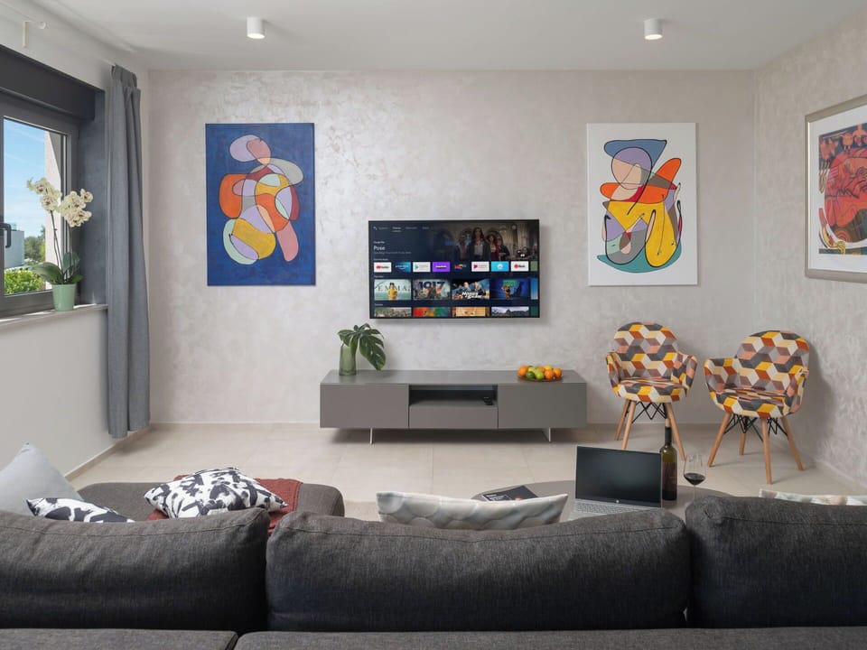 Interior Design, Wall, Furniture, Electronic Device, Living Room, Flooring, Television, Television Set, Room, Floor