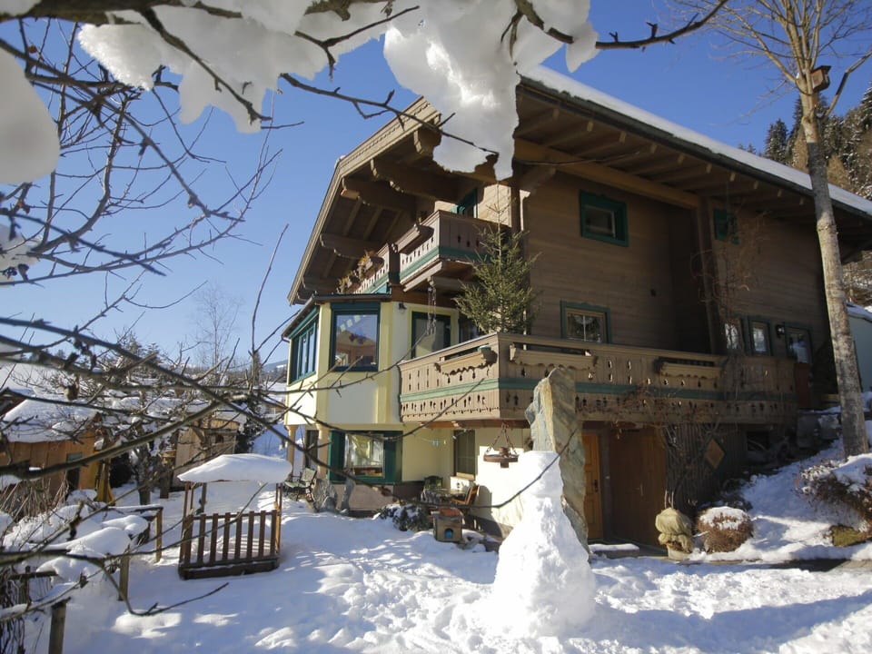 Snow, Building, Daytime, Property, Sky, Window, White, World, Freezing, House
