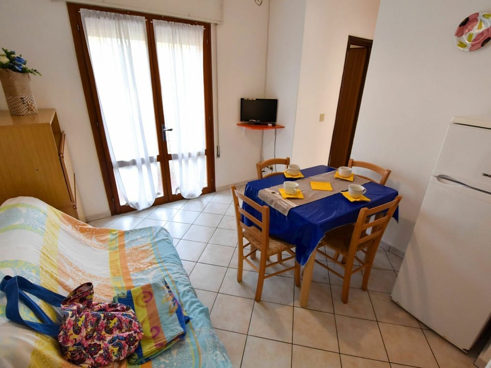 Room, Property, Furniture, Bedroom, Bed, Interior Design, Floor, House, Building, Bed Sheet