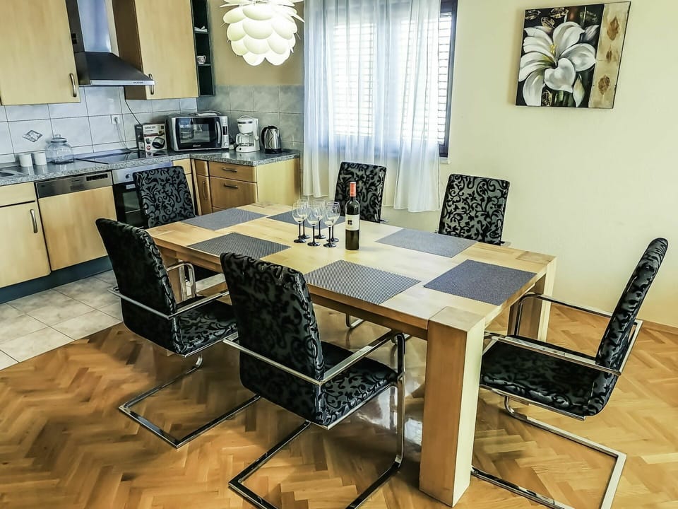 Table, Furniture, Property, Chair, Wood, Interior Design, Flooring, Lighting, Cabinetry, Floor