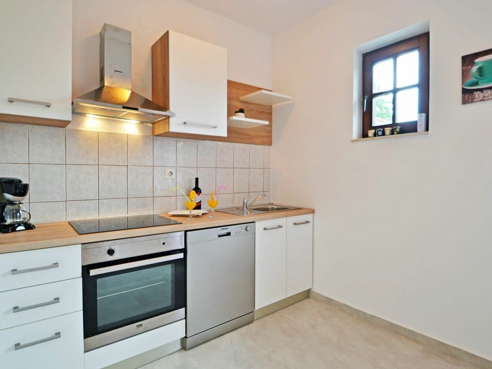 Countertop, Cabinetry, Property, Building, Kitchen Appliance, Kitchen Stove, Kitchen, Cooktop, Lighting, Stove