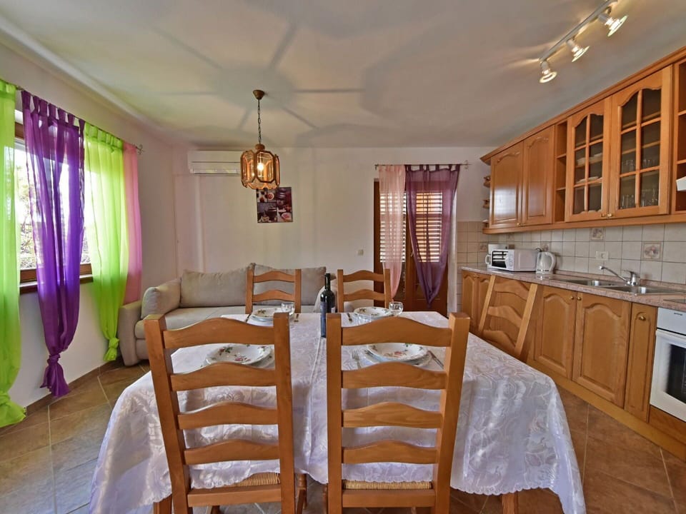 Room, Property, Dining Room, Furniture, Ceiling, Building, Interior Design, House, Floor, Real Estate