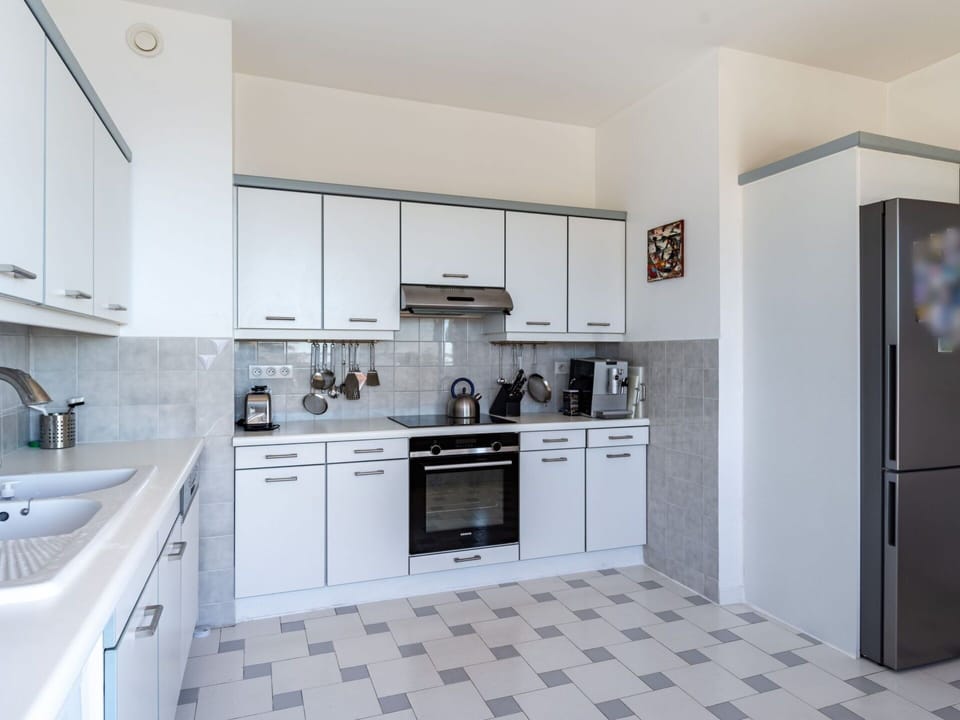 Cabinetry, Sink, Kitchen Sink, Countertop, Tap, Kitchen, Building, Kitchen Appliance, Kitchen Stove, Interior Design