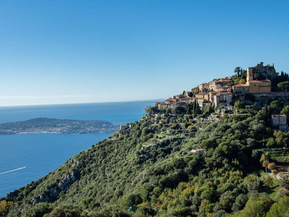 Sky, Water, Plant Community, Plant, Azure, Mountain, Natural Landscape, Body Of Water, Coastal And Oceanic Landforms, Terrain