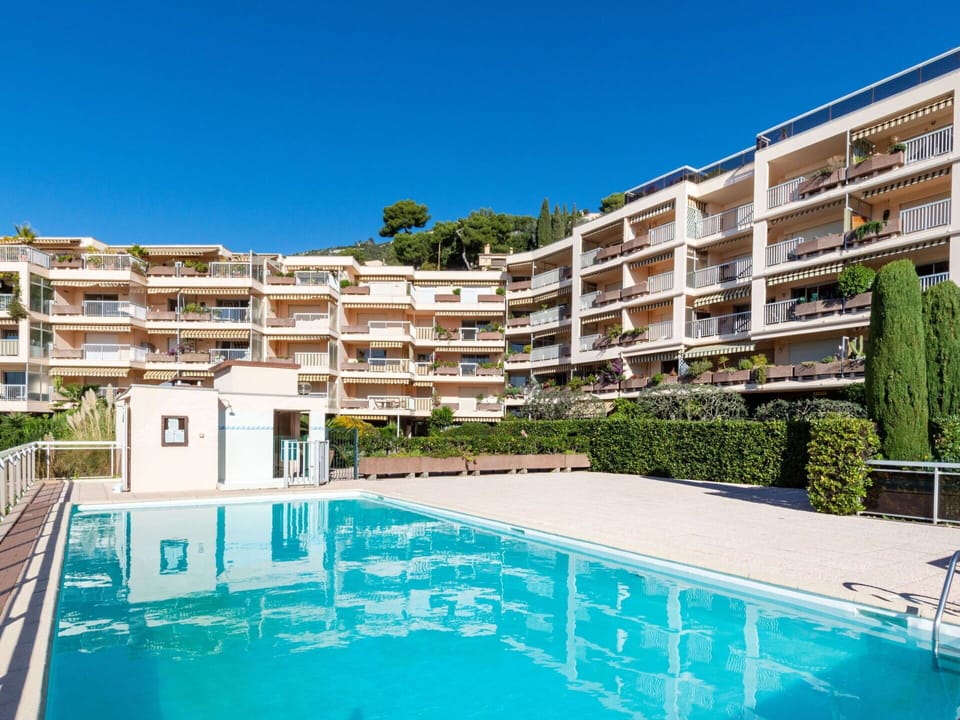 Water, Property, Sky, Building, Plant, Azure, Swimming Pool, Tree, Leisure, Condominium