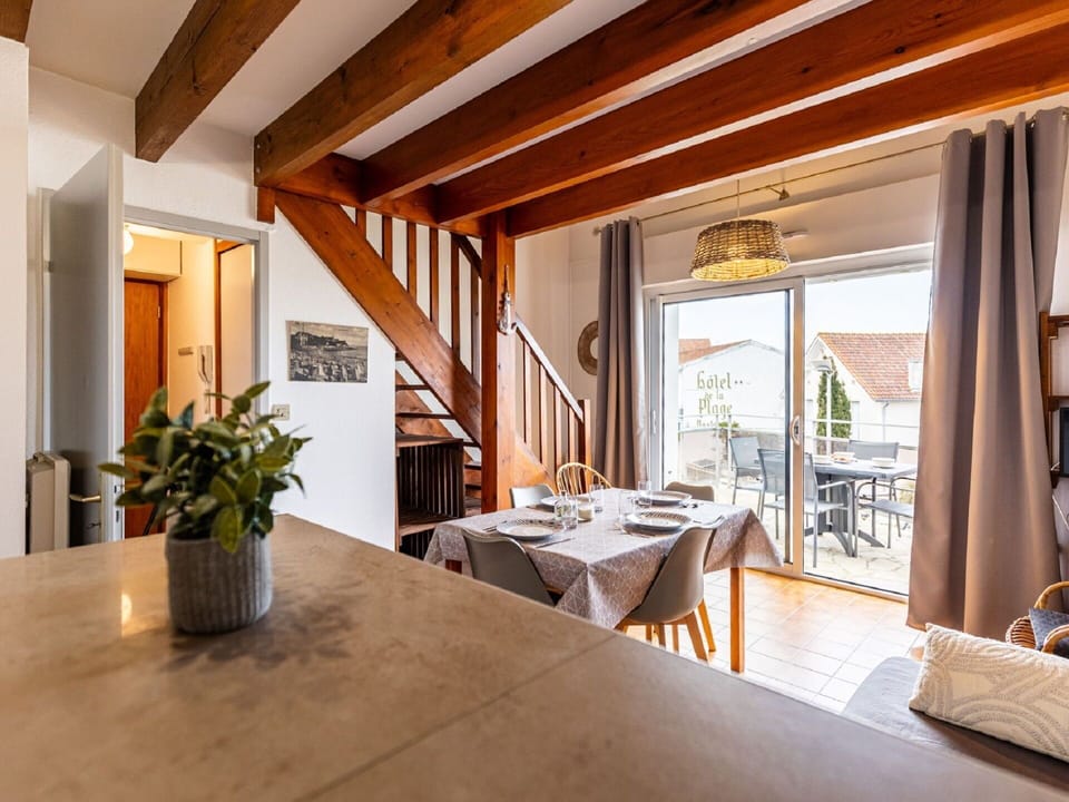 Table, Plant, Furniture, Building, Wood, Houseplant, Chair, Architecture, Floor, Window
