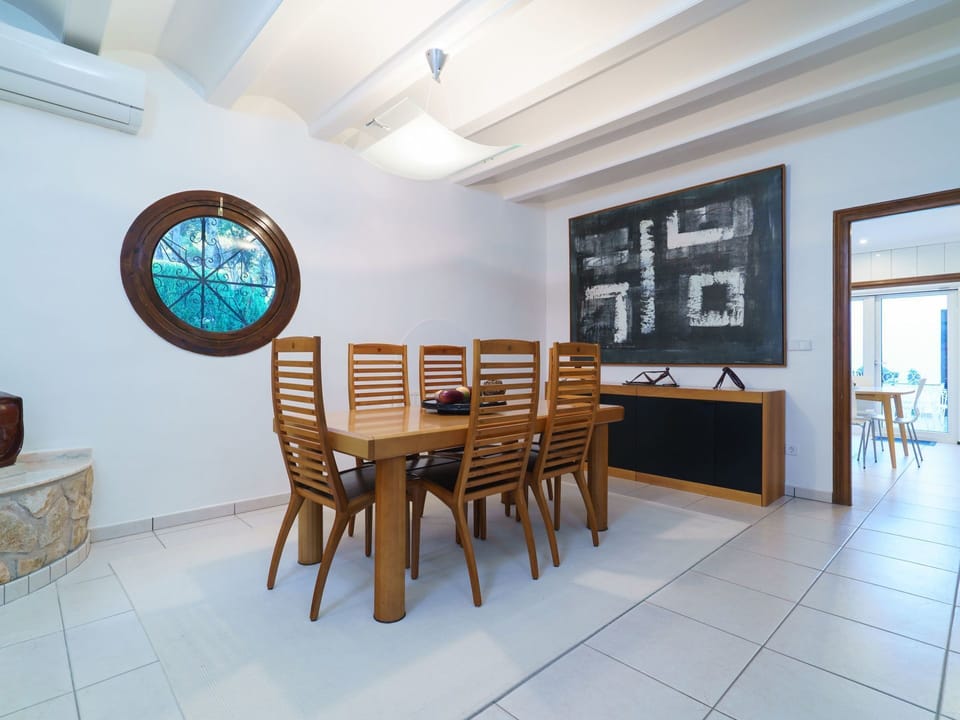 Room, Property, Furniture, Interior Design, Dining Room, Table, Floor, Ceiling, House, Building