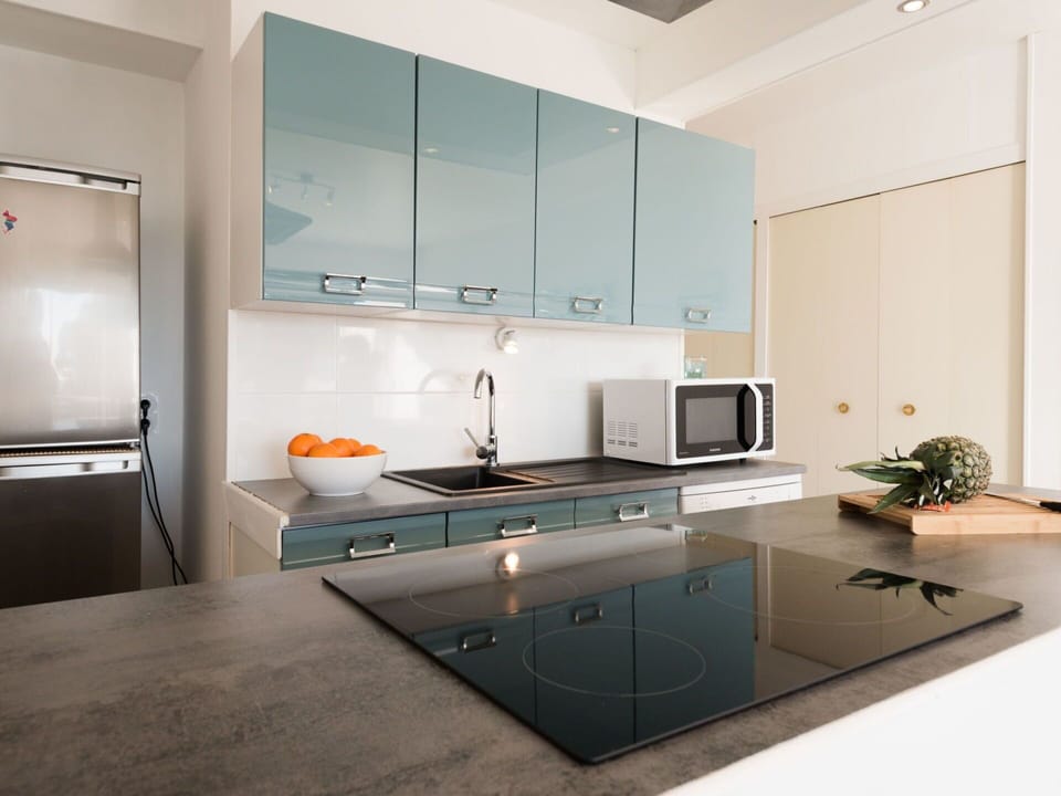 Room, Furniture, Interior Design, Property, Countertop, Kitchen, Cabinetry, Ceiling, Building, House