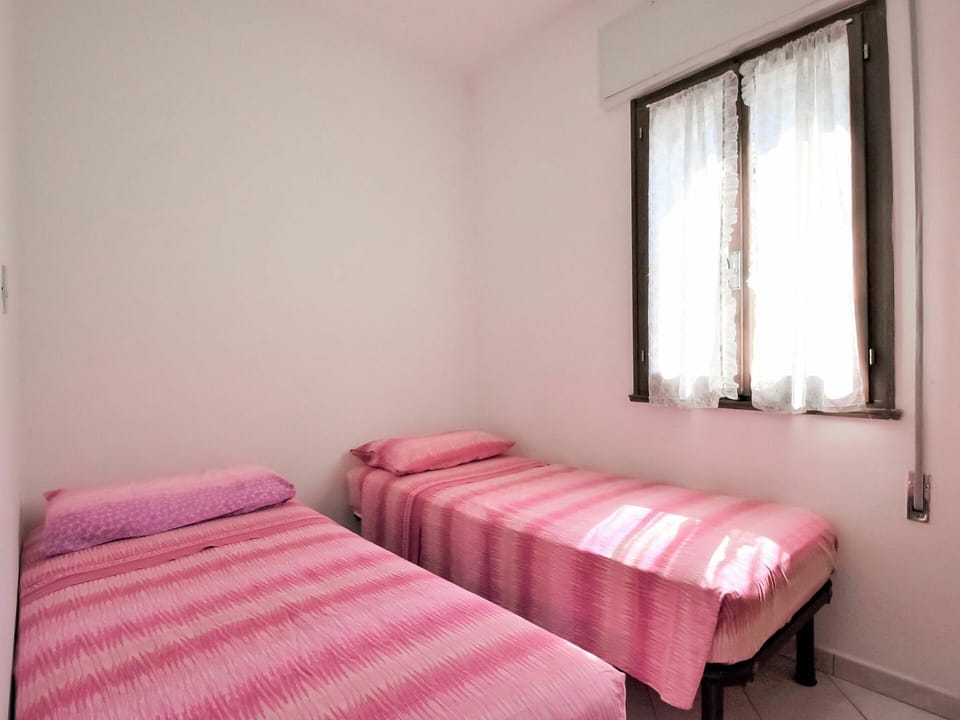 Bedroom, Bed, Room, Furniture, Pink, Bed Sheet, Property, Bed Frame, Bedding, Interior Design