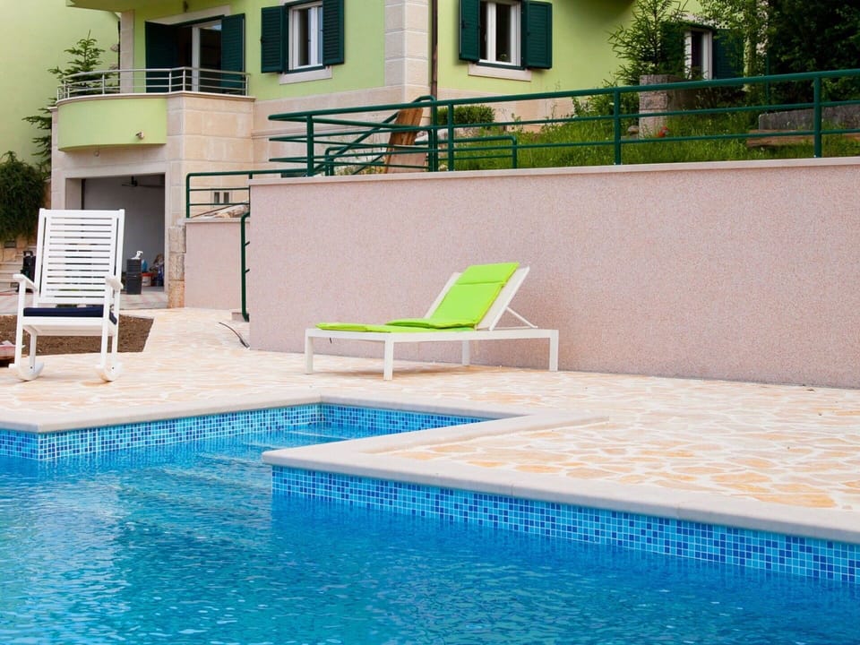 Property, Swimming Pool, Sunlounger, Outdoor Furniture, House, Furniture, Home, Leisure, Building, Tile