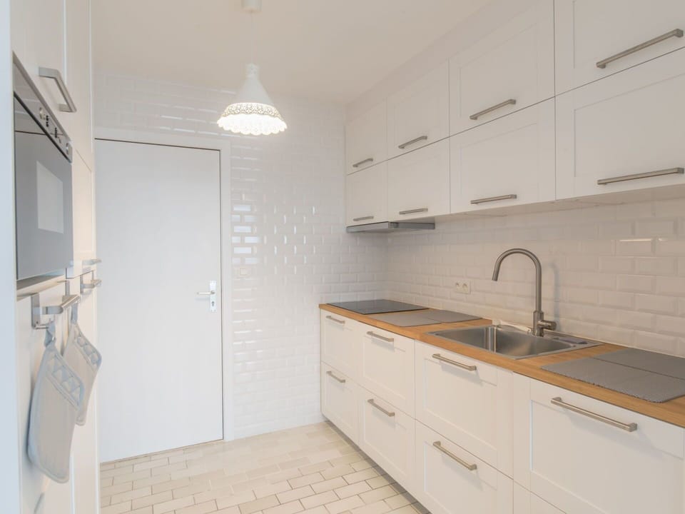 Property, Room, Bathroom, Furniture, Interior Design, Tile, Floor, Building, Real Estate, Architecture