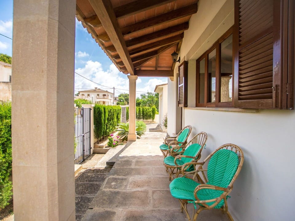 Property, Building, House, Real Estate, Porch, Room, Home, Villa, Estate, Architecture