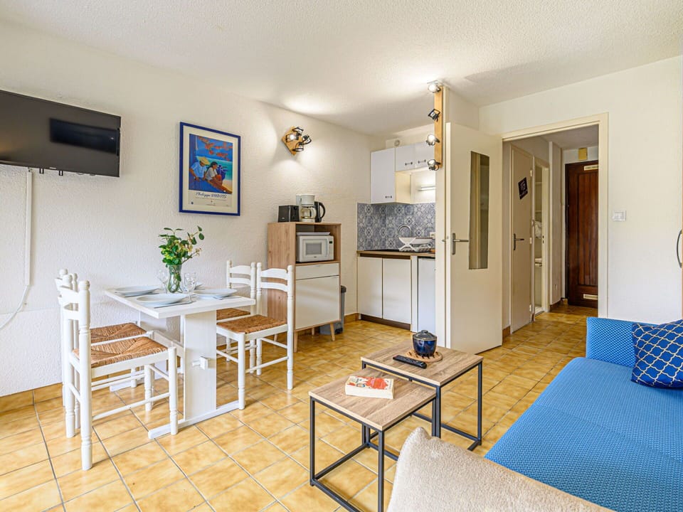 Furniture, Table, Picture Frame, Plant, Blue, Houseplant, Couch, Wood, Interior Design, Floor