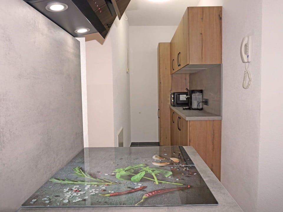 Cabinetry, Wood, Building, Flooring, Interior Design, Floor, Wall, Hardwood, Kitchen, Home Appliance